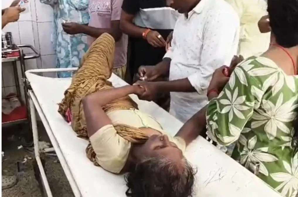 अशोक धाम भगदड़: 'नीचे गिरे और ऊपर से रौंदते गए लोग', अपनों की चीख सुन कांप उठे चश्मदीद