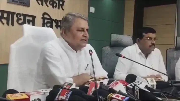 बिहार बाढ़ पर सियासत तेज, मंत्री विजय कुमार चौधरी ने दिए तीखे जवाब