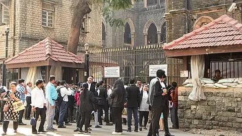 जान जोखिम में डालकर जी रहे नागपुर के सरकारी कर्मचारी, बॉम्बे हाईकोर्ट ने लिया स्वतः संज्ञान