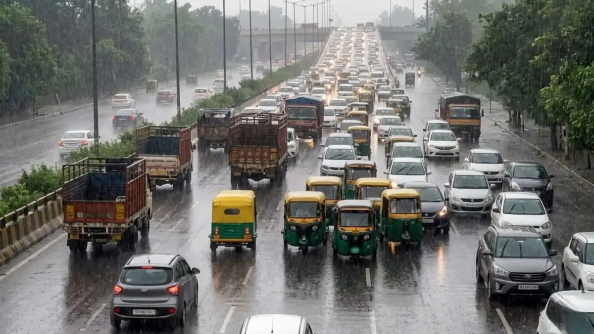 दिल्ली-NCR में मानसून का विकराल रूप: झमाझम बारिश से थमी रफ्तार, कई इलाकों में पानी भरा