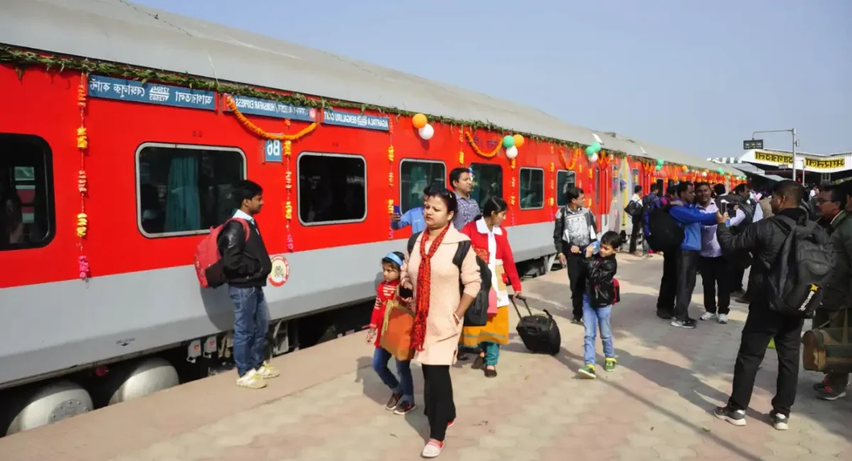 15 अगस्त को दिल्ली में रेल सेवा प्रभावित: इन ट्रेनों के बदले रूट और समय, देखें लिस्ट