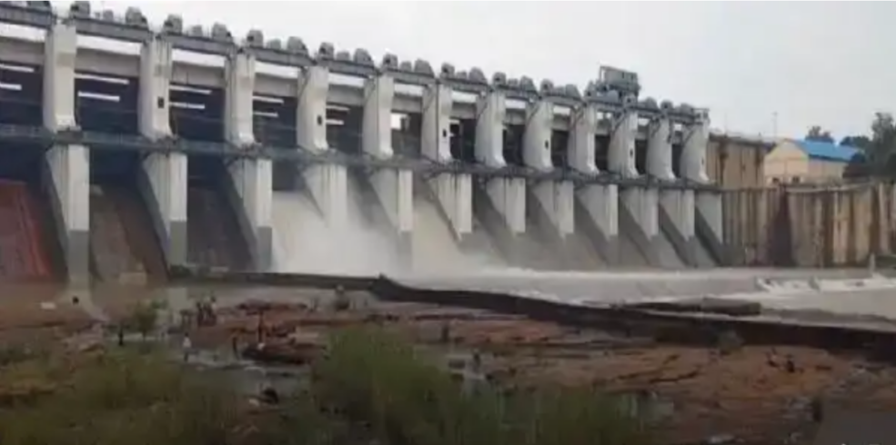 धमतरी में भारी अलर्ट: महानदी तटवर्ती गांवों के लिए चेतावनी, गंगरेल बांध के खुले गेट