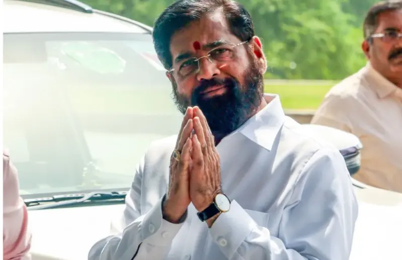 महाराष्ट्र की सियासत में भूचाल: कैबिनेट बैठक छोड़ अचानक दिल्ली क्यों भागे शिंदे?