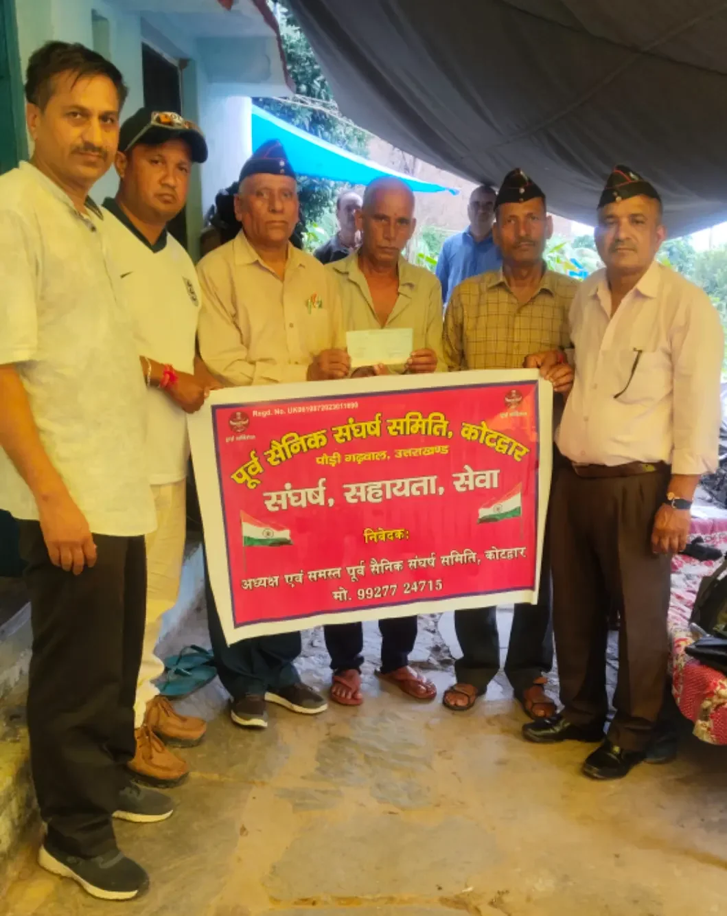वर्दी उतारी है फर्ज नहीं: कोटद्वार के पूर्व सैनिकों ने मेहरगांव आपदा पीड़ितों के लिए बढ़ाया मदद का हाथ