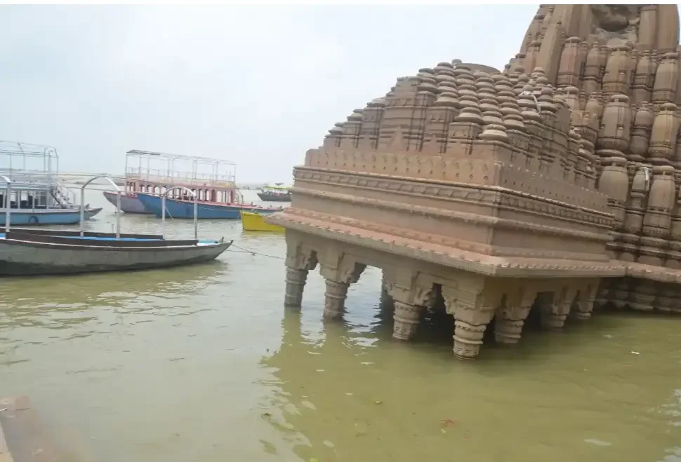गंगा के जलस्तर में लगातार गिरावट से तटवर्ती इलाकों में लौटी राहत, जानें ताजा स्थिति