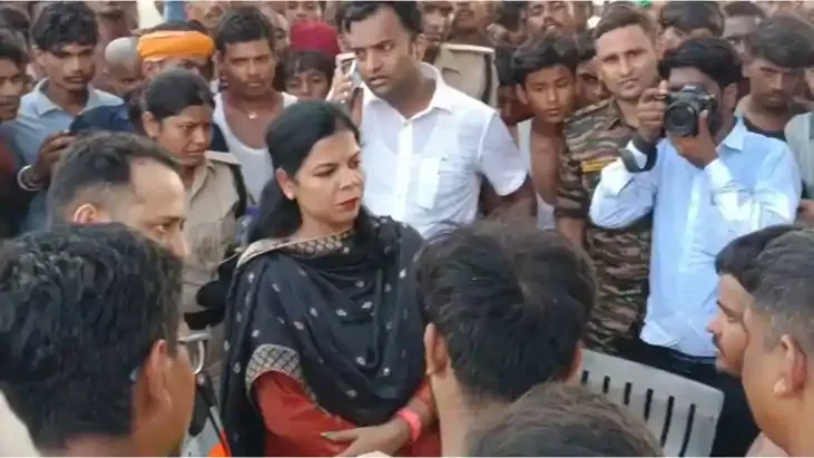 हाजीपुर नाव हादसा: गंगा में पलटी नाव, 9 सुरक्षित, 2 की तलाश जारी