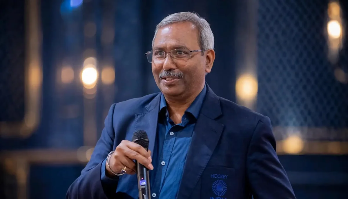 हॉकी इंडिया में बड़ा भूचाल: डीजी आरके श्रीवास्तव के सभी अधिकार छीने, 8 गंभीर आरोपों पर मांगा जवाब