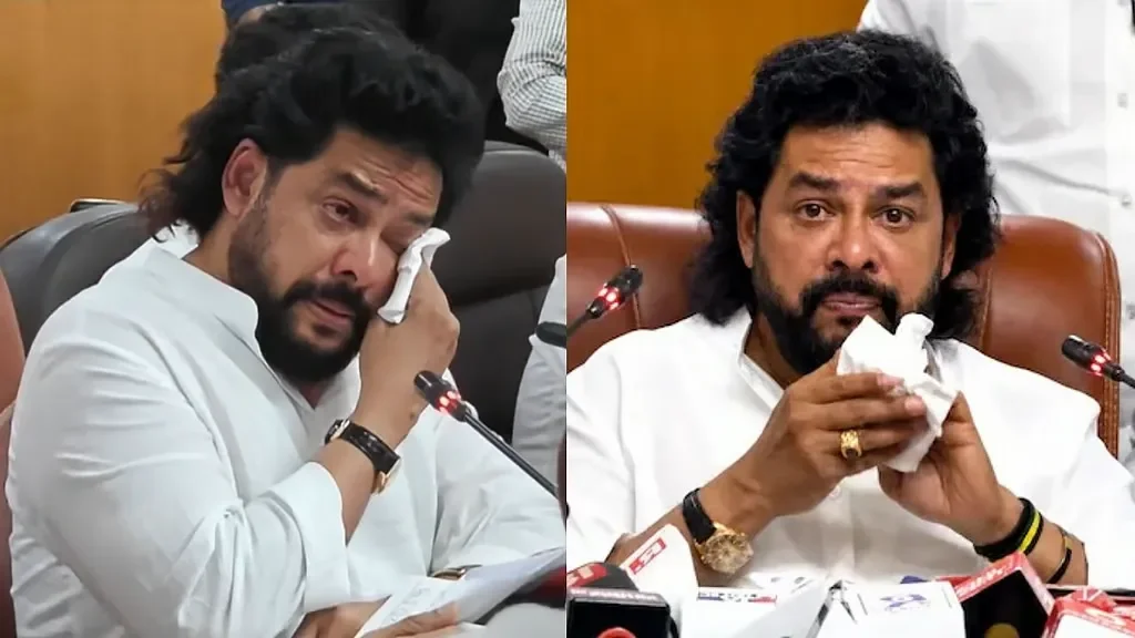 कर्नाटक की राजनीति में भूचाल: मंत्री बी नागेंद्र का इस्तीफा, प्रेस कॉन्फ्रेंस में छलके आंसू