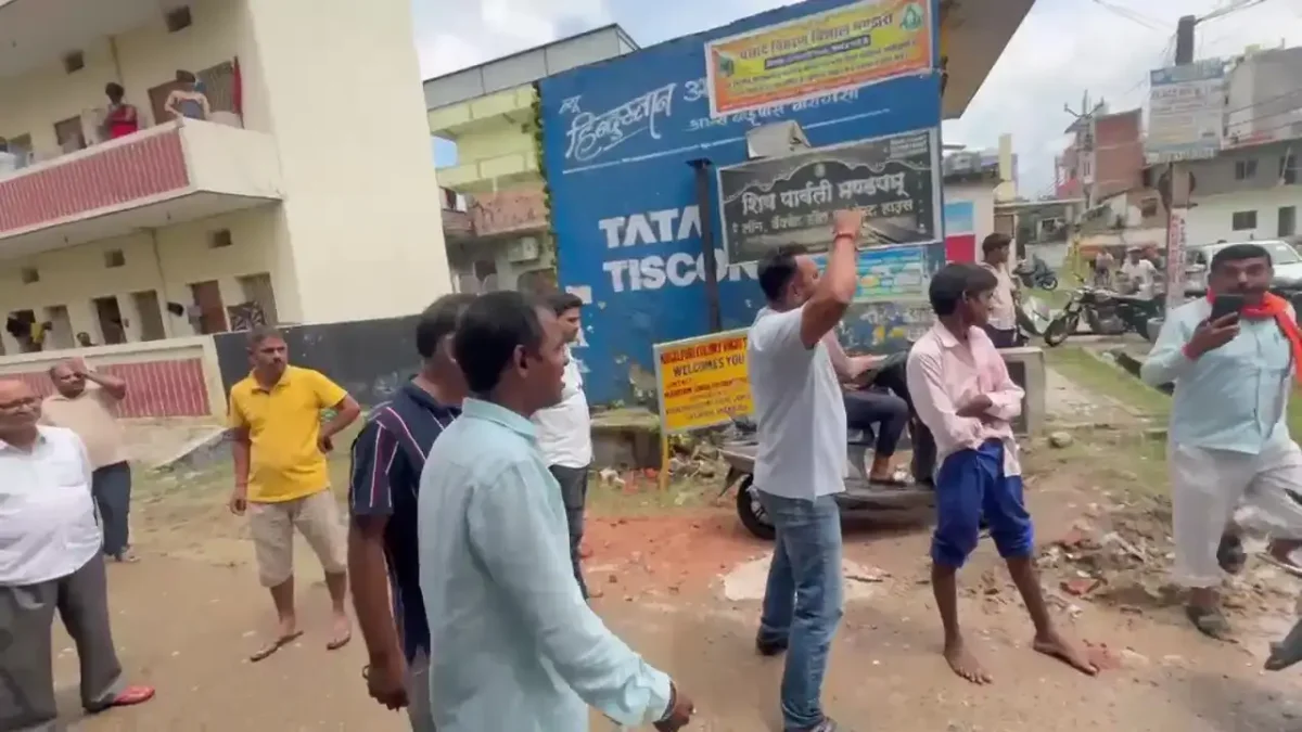 वाराणसी के कौशलपुरी में जलभराव पर हंगामा, पार्षद के खिलाफ फूटा गुस्सा