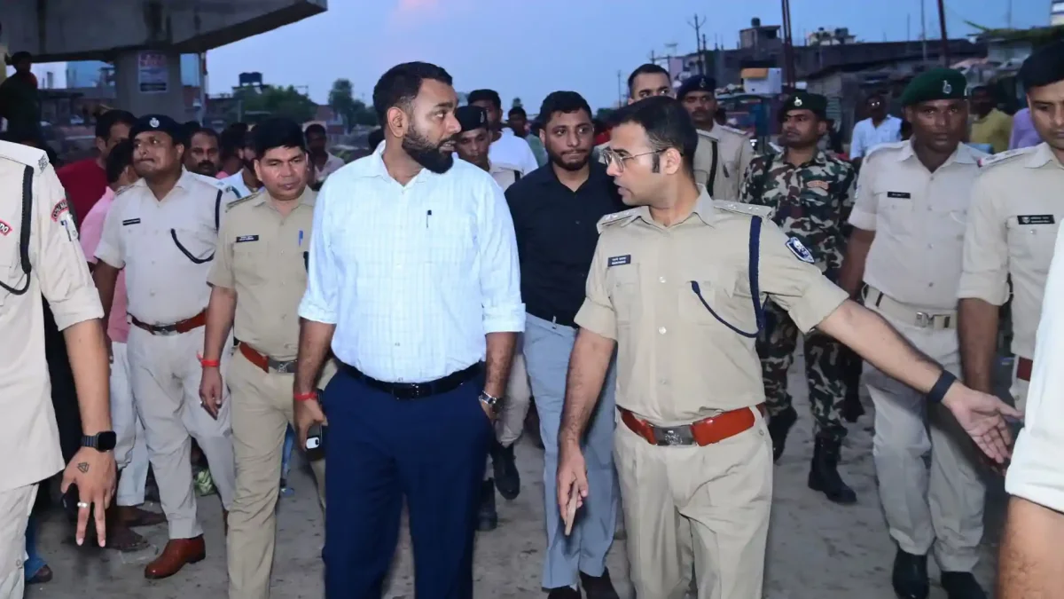 मोतिहारी में सड़क पर उतरे डीएम-एसपी, भीषण जाम से मिलेगी राहत