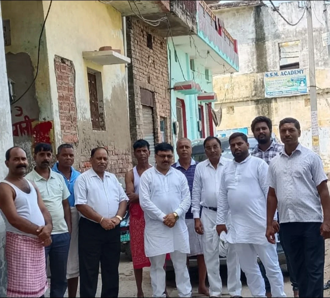 मुगलसराय में चुनावी सुगबुगाहट तेज, केशवपुर गांव में घर-घर पहुंचे मुकेश कुमार शर्मा