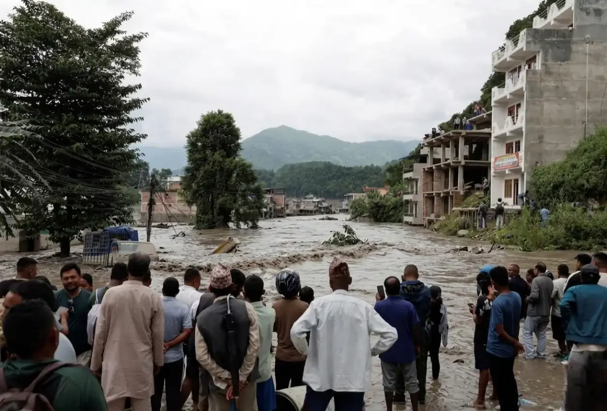 नेपाल में प्रलयकारी बाढ़ और लैंडस्लाइड से तबाही, मलबे में जिंदगियों की तलाश जारी