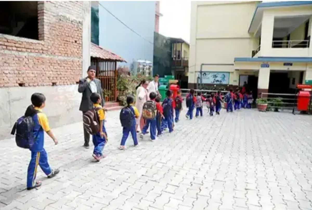 नेपाल की भीषण बाढ़ ने उजाड़ा आशियाना, 102 बच्चों ने खोए माता-पिता