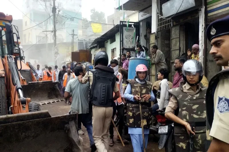 इंदौर में एनजीटी का चाबुक: कान्ह नदी किनारे 52 अवैध निर्माणों पर गरजा बुलडोजर