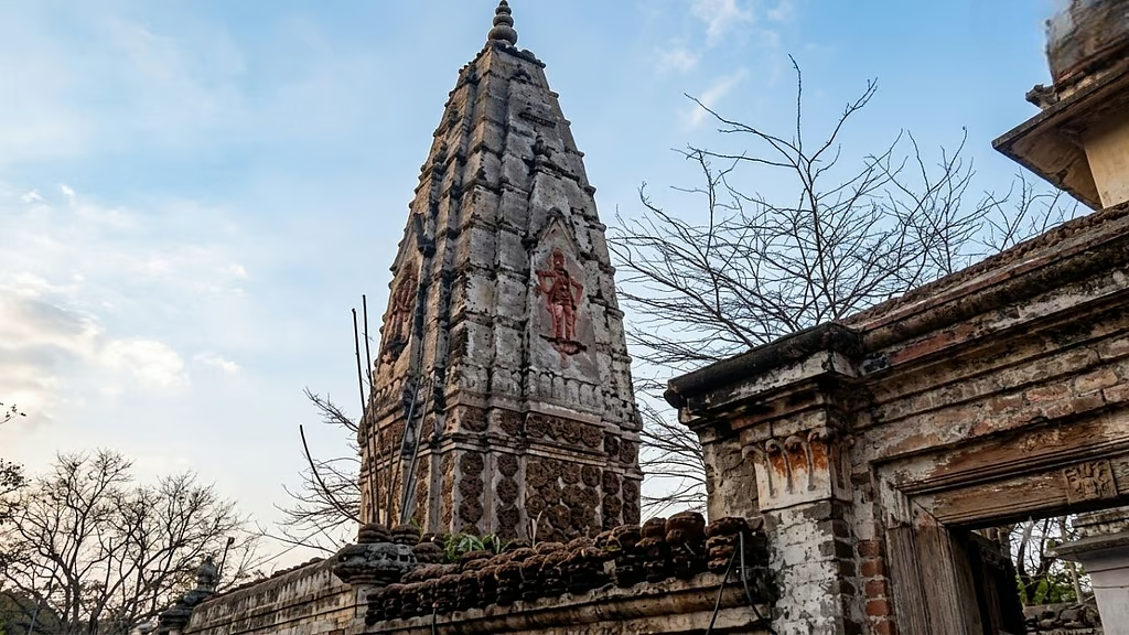 पाकिस्तान में 125 साल पुराना हिंदू मंदिर ध्वस्त, मदरसे के लिए तोड़ने का गंभीर आरोप