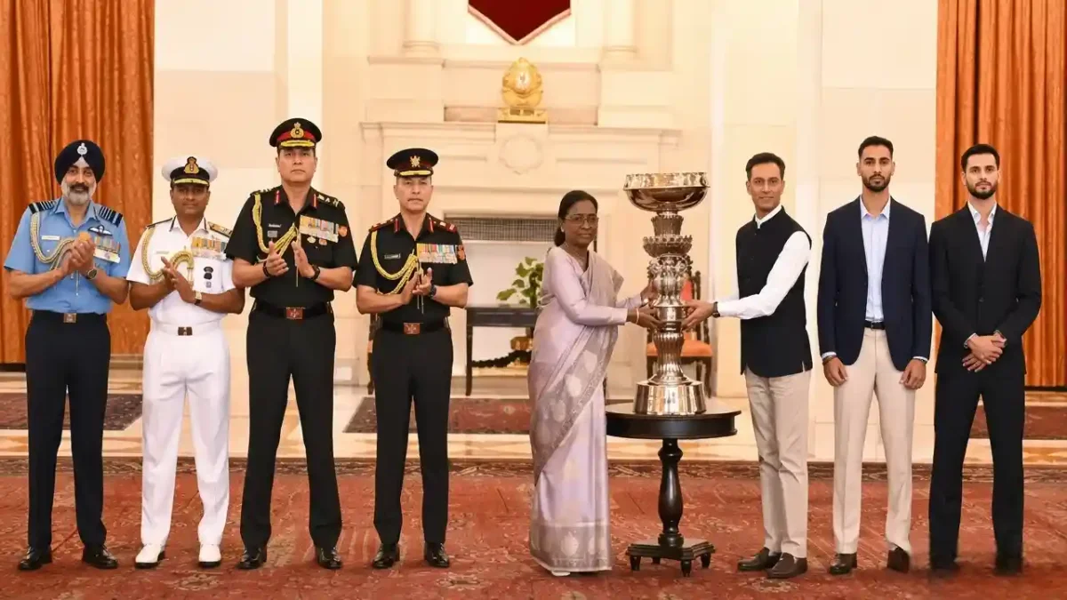 राष्ट्रपति मुर्मू ने ईस्ट बंगाल को सौंपी प्रेसिडेंट्स कप ट्रॉफी, 17वें खिताब का जश्न