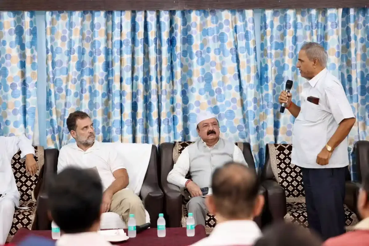रायबरेली में उमड़ी भीड़: राहुल गांधी के जनता दरबार में अपनी समस्याएं लेकर पहुंचे लोग