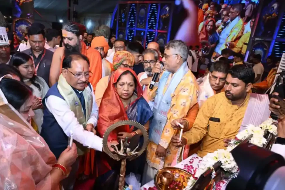 रायपुर के गुढ़ियारी में सजा कृष्ण जन्मोत्सव का भव्य दरबार, उमड़ी भारी भीड़