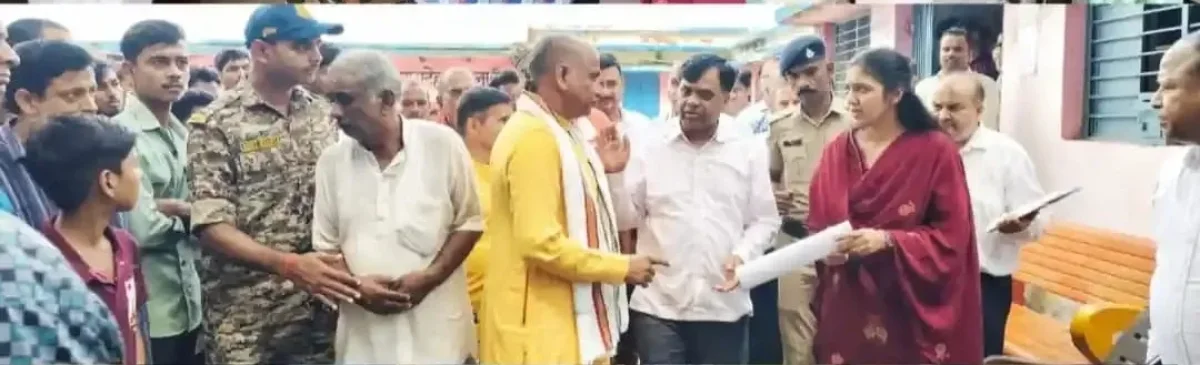 रीवा में कलेक्टर का औचक निरीक्षण: स्कूल में लापरवाही देख भड़के अफसर