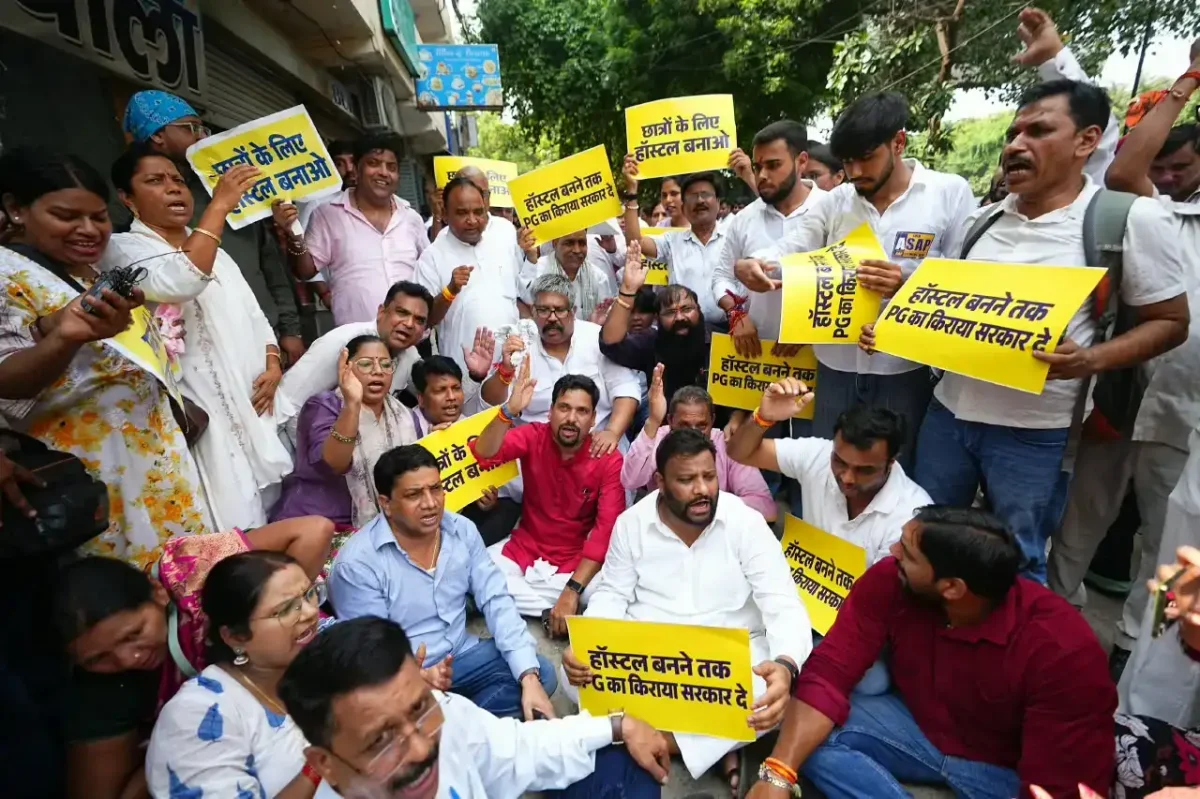 सत्य निकेतन हादसा: पीजी की सूची सार्वजनिक करने की मांग पर गरमाई सियासत