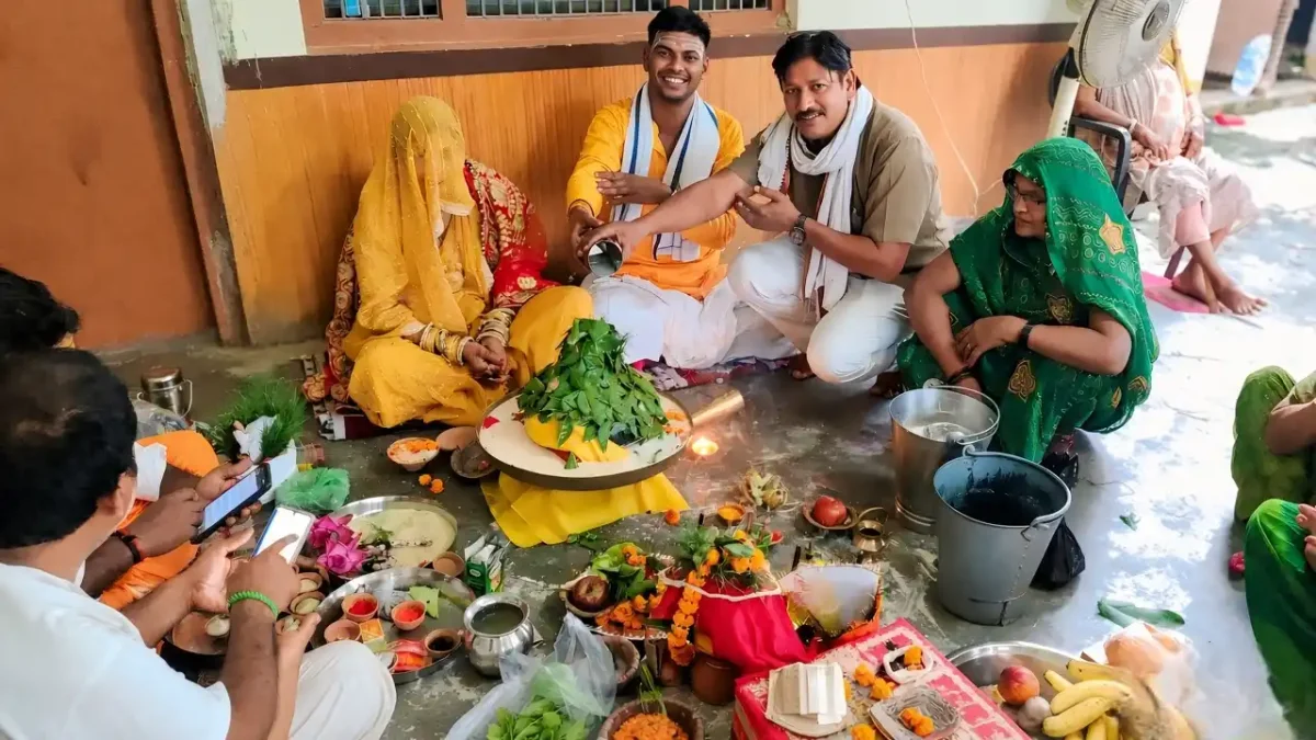 सावन के आखिरी सोमवार पर विशेष रुद्राभिषेक, गांव में दिखा गजब का उत्साह