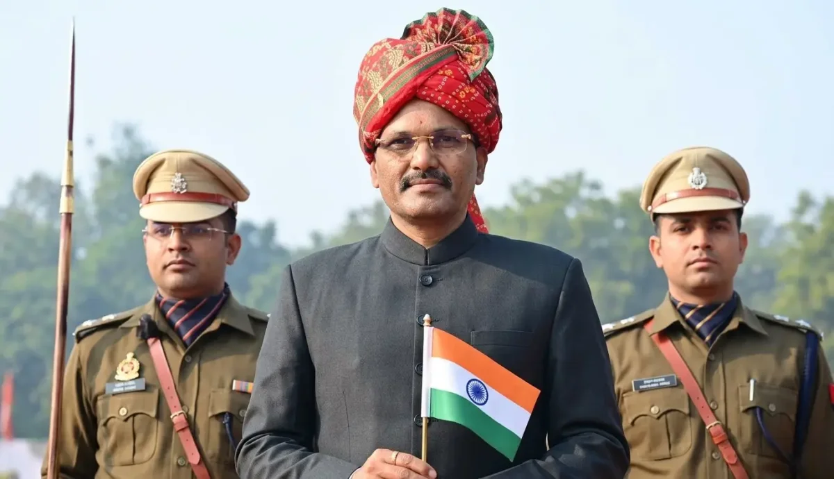 यूपी में बड़ा प्रशासनिक फेरबदल: 17 आईएएस अधिकारियों के तबादले, आंजनेय सिंह का डेप्युटेशन खत्म