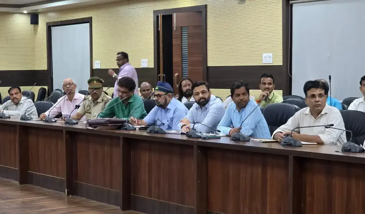 वाराणसी में बाढ़ राहत पर सख्ती: राज्यमंत्री रविंद्र जायसवाल ने दिए कड़े निर्देश