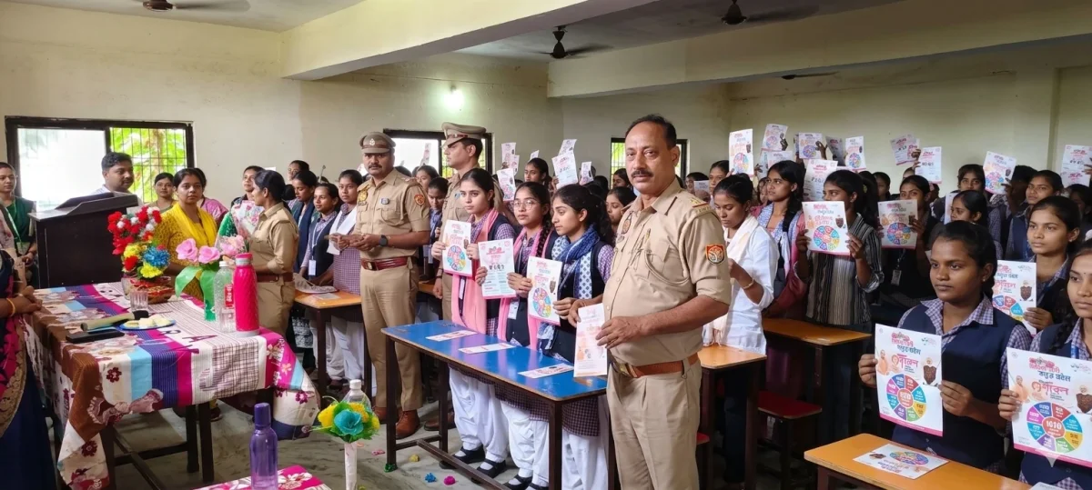 छात्राओं की सुरक्षा के लिए उतरी पुलिस, वाराणसी में चला खास अभियान