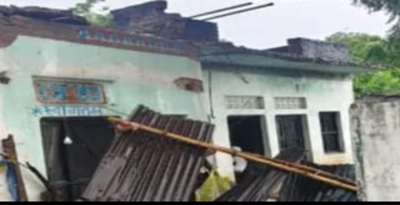 वाराणसी में भारी बारिश का कहर: सेवापुरी में जर्जर मकान का छज्जा गिरने से 74 वर्षीय बुजुर्ग महिला की दर्दनाक मौत