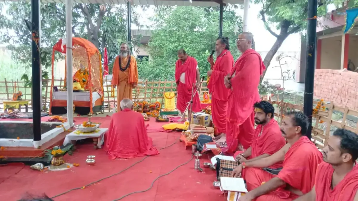 वाराणसी में गूंजे वैदिक मंत्र: सहस्त्र चंडी महायज्ञ में दस महाविद्याओं का विशेष जप