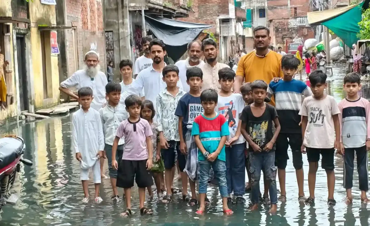 वाराणसी में स्मार्ट सिटी के दावों की पोल, छह महीने से जलमग्न हैं गलियां