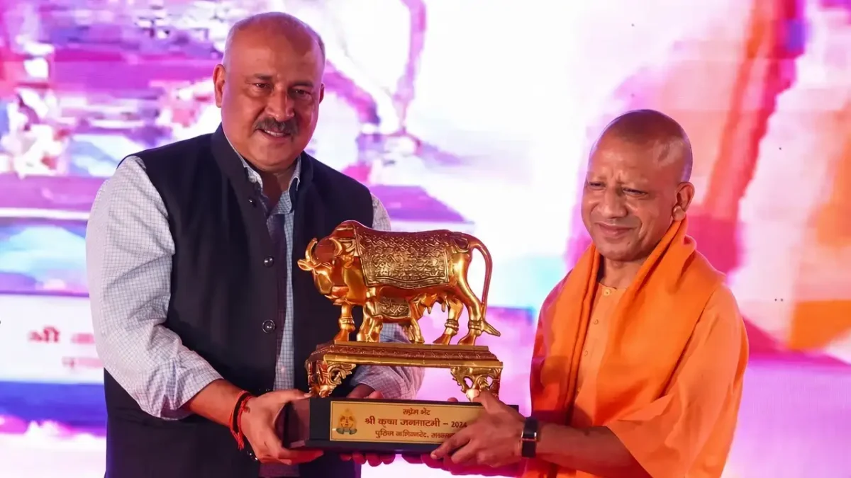 आक्रांता मंदिर तोड़ सकते हैं, आस्था नहीं: सीएम योगी का मथुरा-लखनऊ में गर्जना