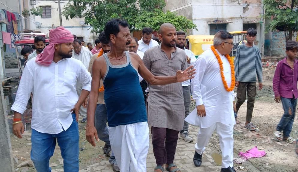 मुगलसराय में चुनावी गर्माहट: नेता नहीं, बेटा बनकर रहूंगा, जनचौपाल में मुकेश शर्मा का बड़ा दांव